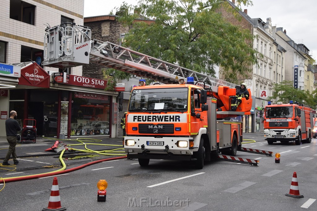 Feuer 2 Koeln Nippes Neusserstr P214.JPG - Miklos Laubert